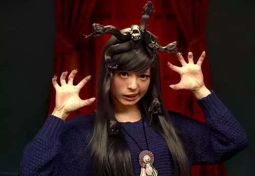 きゃりーぱみゅぱみゅ《咒怨頭》會不會突然多出另一隻......(驚)