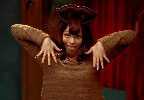 きゃりーぱみゅぱみゅ《咒怨頭》會不會突然多出另一隻......(驚)