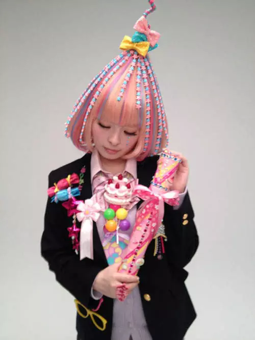 きゃりーぱみゅぱみゅ《咒怨頭》會不會突然多出另一隻......(驚)