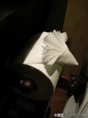 有必要把廁紙弄得這麼藝術嗎？這樣怎麼忍心拿它去擦？！ 