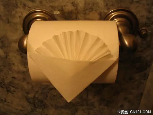 有必要把廁紙弄得這麼藝術嗎？這樣怎麼忍心拿它去擦？！ 