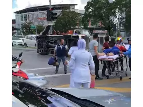 救護車臨近醫院被撞翻 孕婦胎兒無恙 !