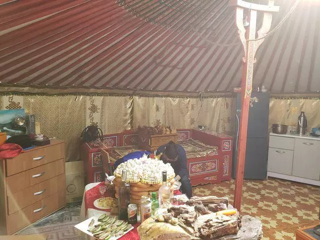 又一台男之光!陪蒙古女友回娘家po出美照「根本趙敏郡主」真人版…網推:蒙古妹子超級讚