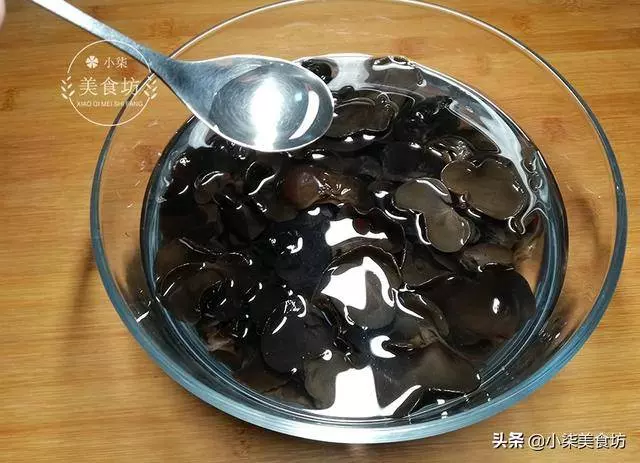 木耳新吃法,3分鐘就出鍋,外酥里軟,端上桌全搶光,比肉還好吃。