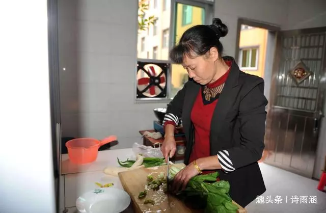 我意外流產,婆婆生氣搬去大姑姐家住,一年後回來蒙了