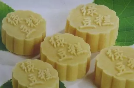 妹妹遠嫁五年沒回家,姐姐收到一箱綠豆糕,姐姐咬了一口,報了警