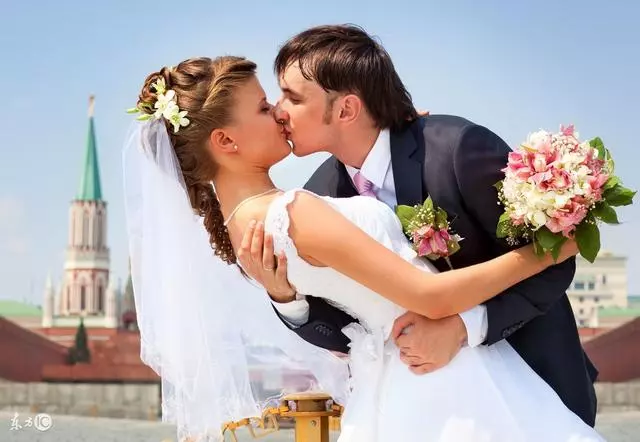 小叔子結婚,婆婆不讓我去,看到婚禮照片,我掐死她的心都有!