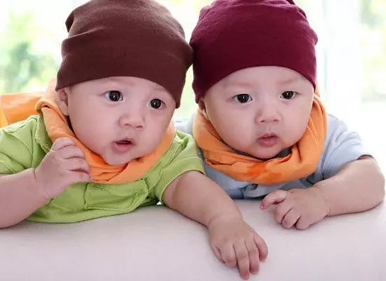 大方的婆婆說生男的給10萬紅包 女孩5000 結果孩子生下婆婆尷尬了