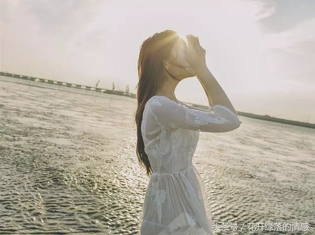 公公出殯我穿一件紅棉襖,老公對我拳打腳踢,我說一話全村炸了鍋