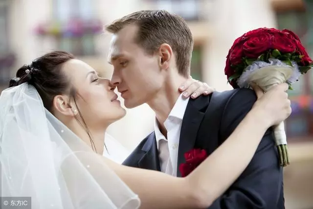 結婚的當晚,我就被嚇的一直嘔吐,無論老公家多有錢,我也要離婚