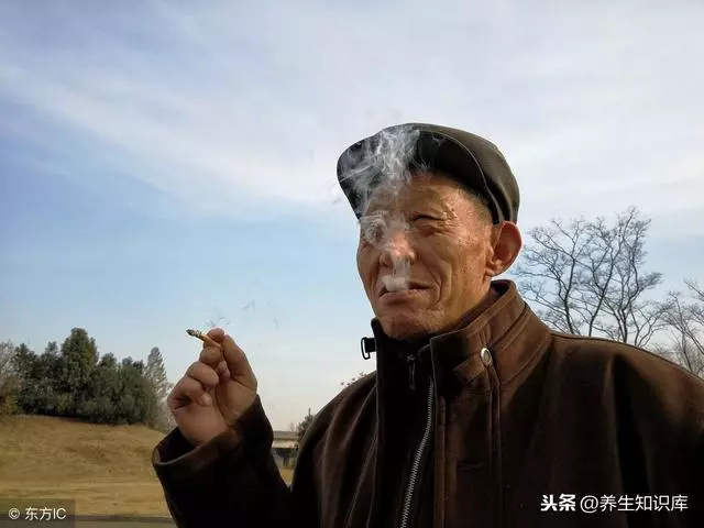 肺癌多是「拖」出來的,出現4種跡象,趁早就醫,尤其是這三類人