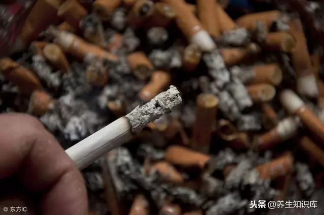肺癌多是「拖」出來的,出現4種跡象,趁早就醫,尤其是這三類人