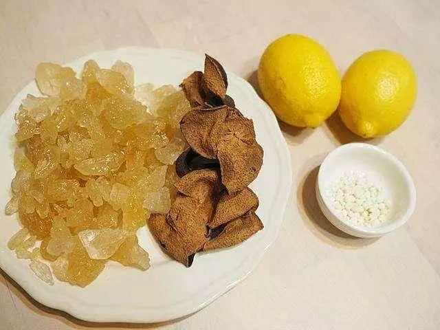 告訴你一個潤肺止咳的秘方,2個檸檬、一塊皮,每天吃一口,止咳又化痰、不易復發!