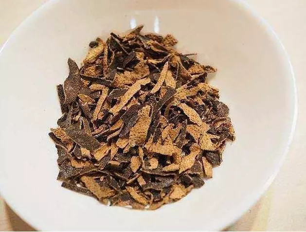 告訴你一個潤肺止咳的秘方,2個檸檬、一塊皮,每天吃一口,止咳又化痰、不易復發!