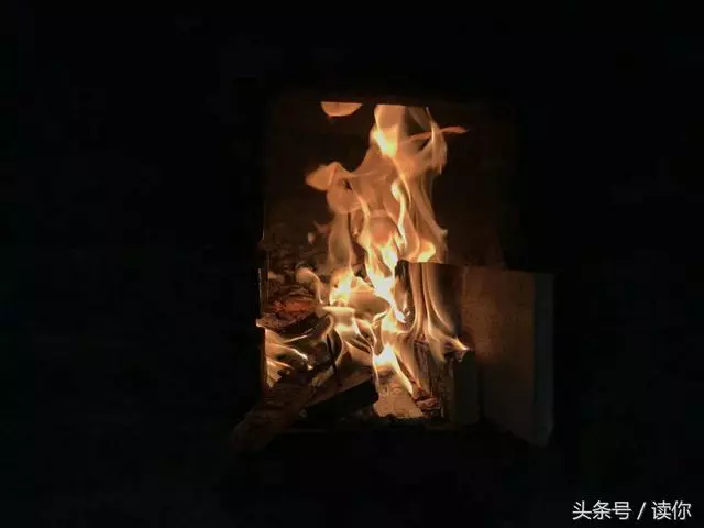 陪老婆回娘家,丈母娘開心下廚,開飯時看到眼前的東西,流淚了