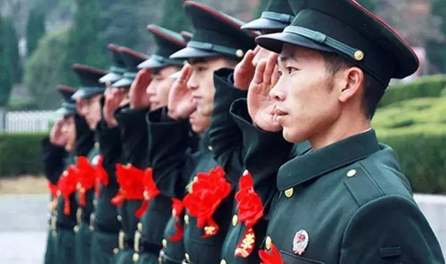 中國有上百萬退伍老兵,為啥退役兩年內禁止他們出國?原來如此!