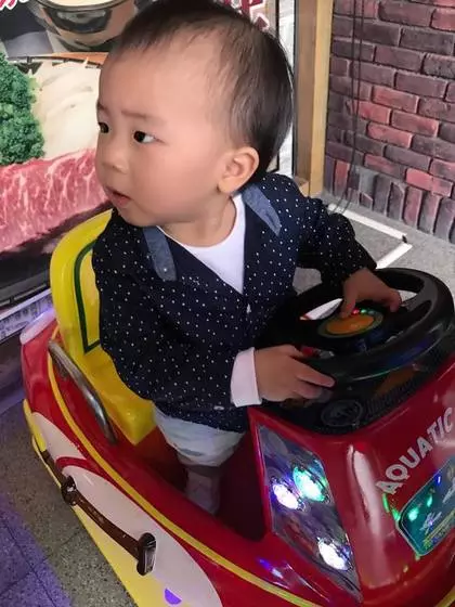震驚!知名男主持人梁赫群傳隱瞞兒子病情,直到最後來不及才知道「沒呼吸」,崩潰大哭後現在竟...!