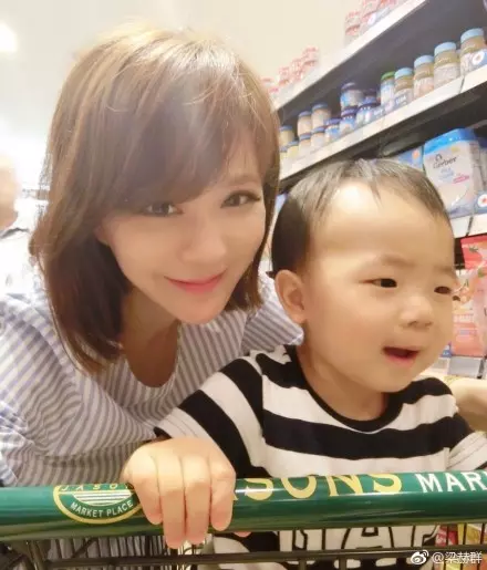 震驚!知名男主持人梁赫群傳隱瞞兒子病情,直到最後來不及才知道「沒呼吸」,崩潰大哭後現在竟...!