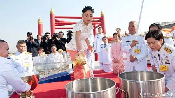 再大牌的明星「遇到泰國公主」合照都要跪地,但范冰冰卻....網友驚呼:范爺果然霸氣!