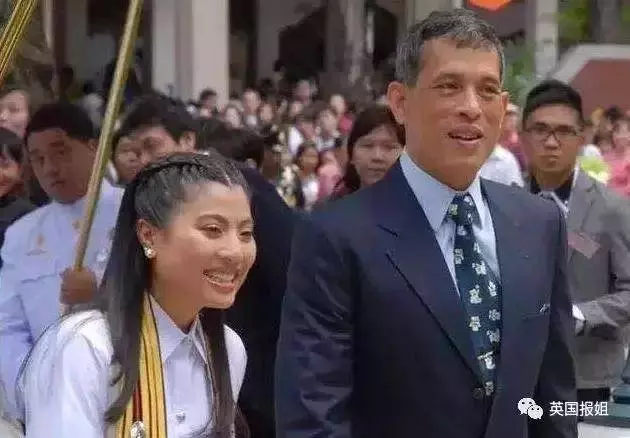再大牌的明星「遇到泰國公主」合照都要跪地,但范冰冰卻....網友驚呼:范爺果然霸氣!