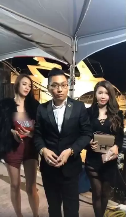 賣遊艇太好看!後方她超福利… !人數飆升:網狂喊價 !