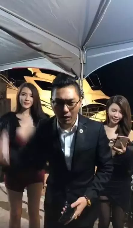 賣遊艇太好看!後方她超福利… !人數飆升:網狂喊價 !