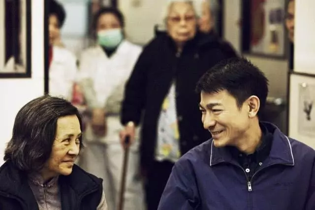 71歲影後葉德嫻晚景淒涼,兒女雙全無人照料,過年跟劉德華團聚!