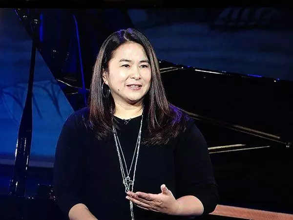 臺灣玉女歌手20年前嫁養豬大王,為了重疾父親毅然退歌壇,如今54歲近況曝光,爆肥26公斤,網友卻說:幸福滿滿