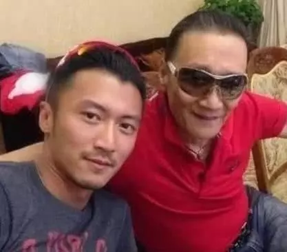 謝賢安慰孫子:不要恨你爸爸,謝振軒七個字讓謝賢流淚,謝霆鋒聽完低下了頭