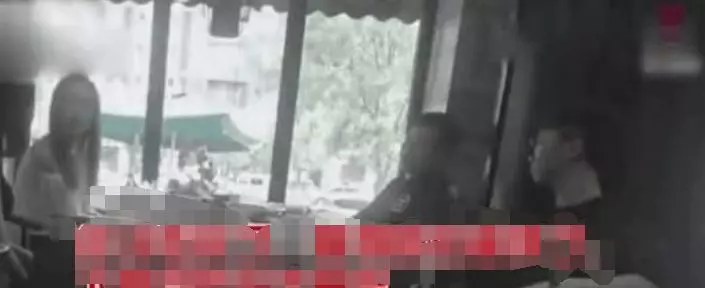 拜金女帶閨蜜相親,不理男子狂點17道菜,男子只用一招,拜金女吃癟還對他沒辦法
