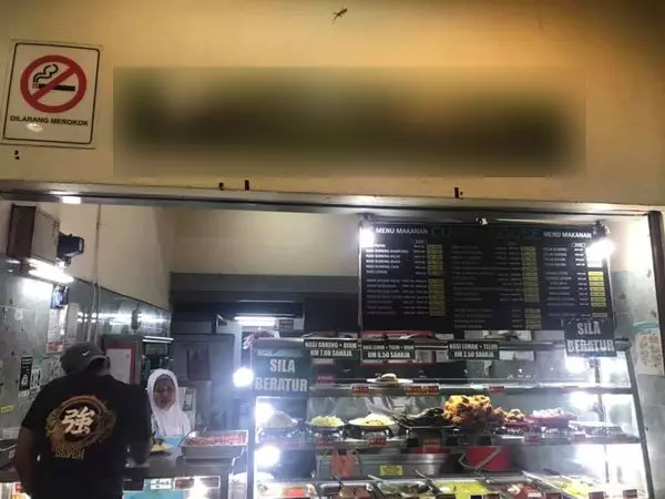 華裔男子投訴炸雞有蟲,網友卻產生質疑?