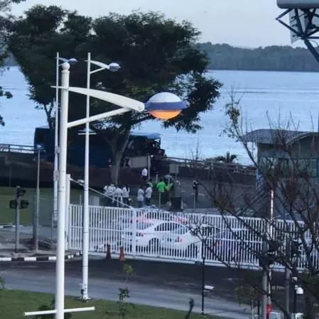 【新加坡大士關卡】工廠巴士剎車器失靈 女子被甩出車外墜橋,更有多人重傷!
