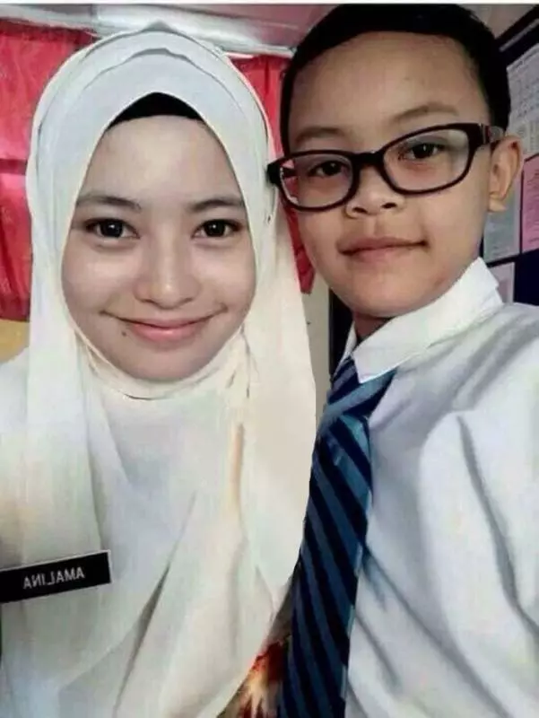 馬來西亞小學生曬班主任老師,個個顏值媲美網紅