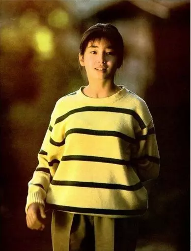 她17歲被親媽逼陪睡拍豔照!母親去世後她淡淡說了這樣的話!