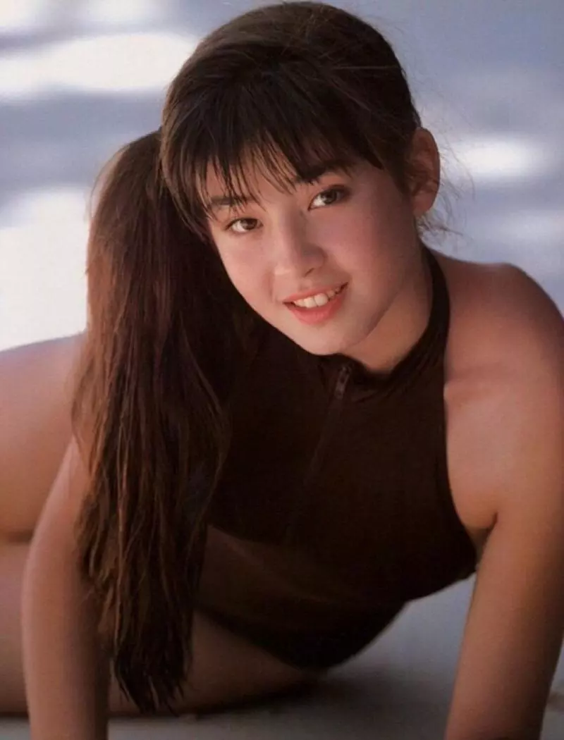 她17歲被親媽逼陪睡拍豔照!母親去世後她淡淡說了這樣的話!
