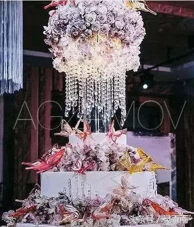 富二代花了「500萬做結婚蛋糕」,大家都罵奢侈!但蛋糕一推出來,全場被「美到目瞪口呆」!