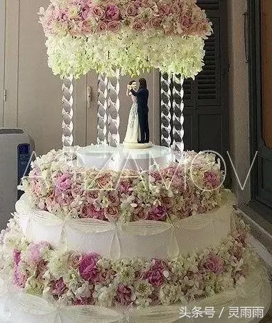 富二代花了「500萬做結婚蛋糕」,大家都罵奢侈!但蛋糕一推出來,全場被「美到目瞪口呆」!