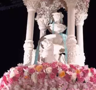 富二代花了「500萬做結婚蛋糕」,大家都罵奢侈!但蛋糕一推出來,全場被「美到目瞪口呆」!