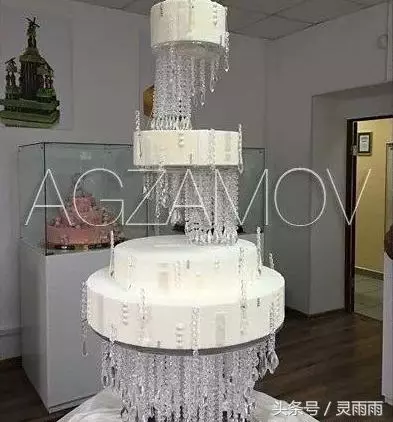 富二代花了「500萬做結婚蛋糕」,大家都罵奢侈!但蛋糕一推出來,全場被「美到目瞪口呆」!