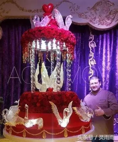 富二代花了「500萬做結婚蛋糕」,大家都罵奢侈!但蛋糕一推出來,全場被「美到目瞪口呆」!