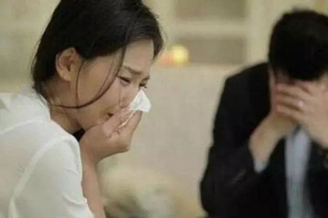 兒子離世三個月,兒媳再婚,收拾兒子遺物,婆婆跪謝兒媳仁義