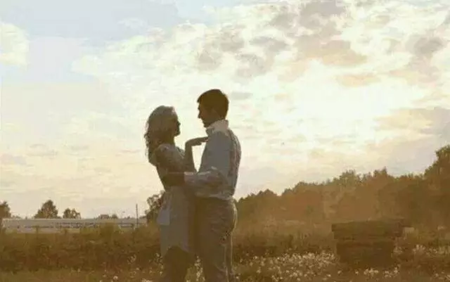 兒子離世三個月,兒媳再婚,收拾兒子遺物,婆婆跪謝兒媳仁義