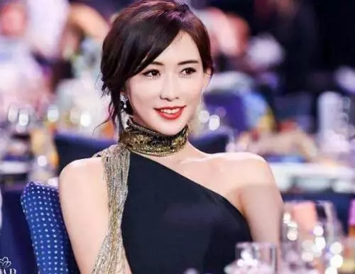 林志玲自曝上學時沒人敢追她,當看到她學生照,網友:是我也不追!