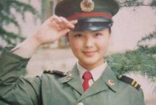 當過兵的5位女星,第三位變性了,最後一位軍銜非常高!