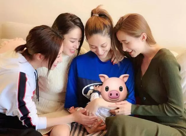 陳凱琳產子一周，眾閨蜜組團探望，她身材完美已經進入媽媽角色