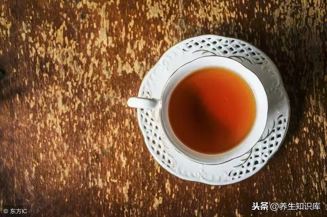 肺癌多是「拖」出來的,出現4種跡象,趁早就醫,尤其是這三類人