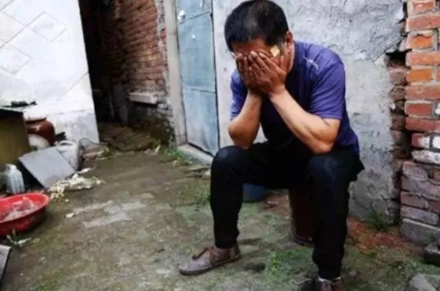 妹妹遠嫁3年不歸,父親讓我給她送玉米,看到開門的人我愣了