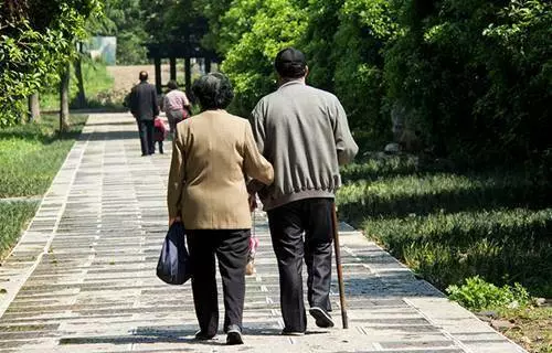 我把房子證過戶到小兒子名下,跟大兒子徹底鬧掰 網友說做的對