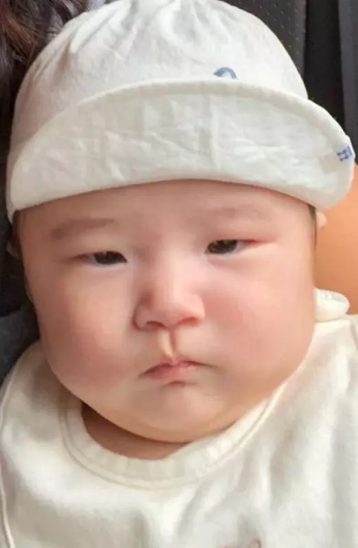 多情天王終收心,黎明近日與女助理度蜜月,孩子長得很像爸