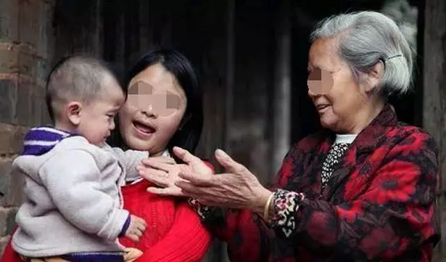 婚後多年不孕,抱養個兒子,老公教訓叛逆的兒子,不想釀成悲劇